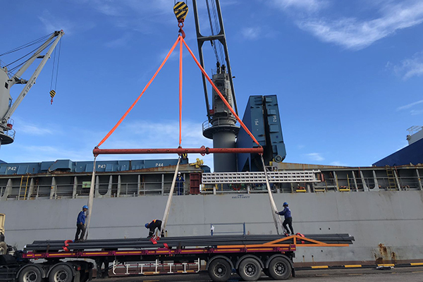 Últimos blogs da empresa sobre Como Temperaturas Elevadas e Exposição UV Afetam a Resistência de Lingas de Poliéster?